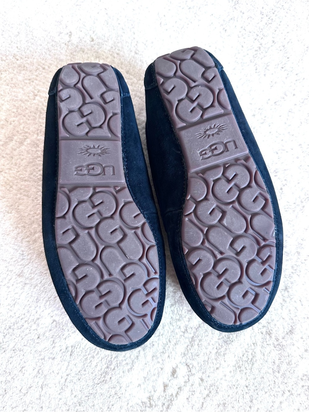 UGG Women's Ansley Moccasin Slippers in black suede with a plush wool lining NWT - Picture 4 of 11